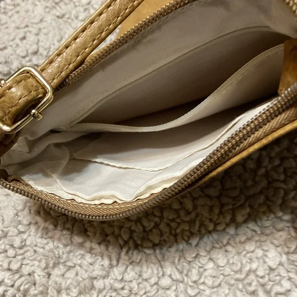 Faux Leather Crossbody Bag top zipper & side zipper shoulder strap. Clean NWOT - Picture 4 of 6